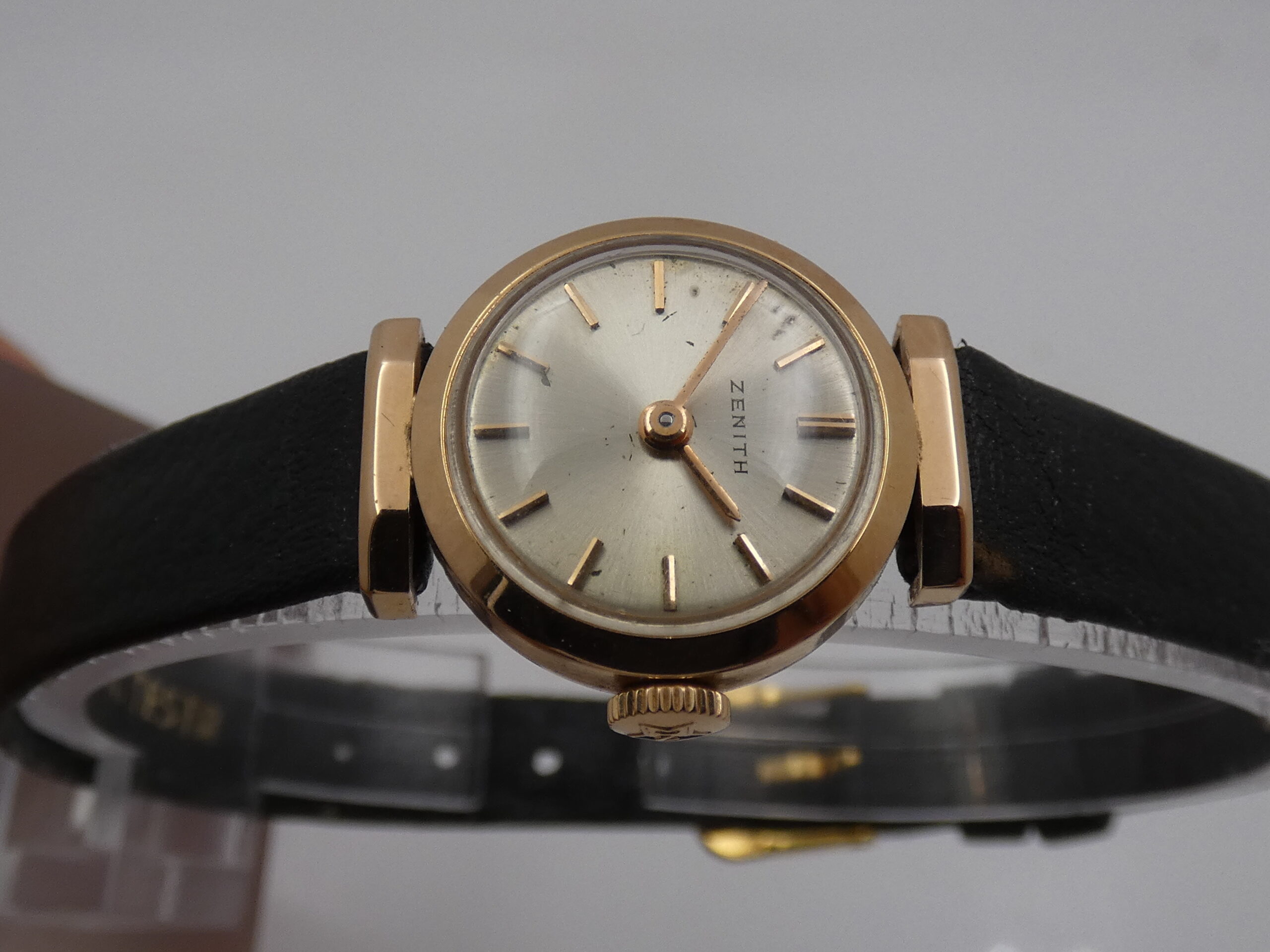 Valutazione orologio on sale zenith oro usato
