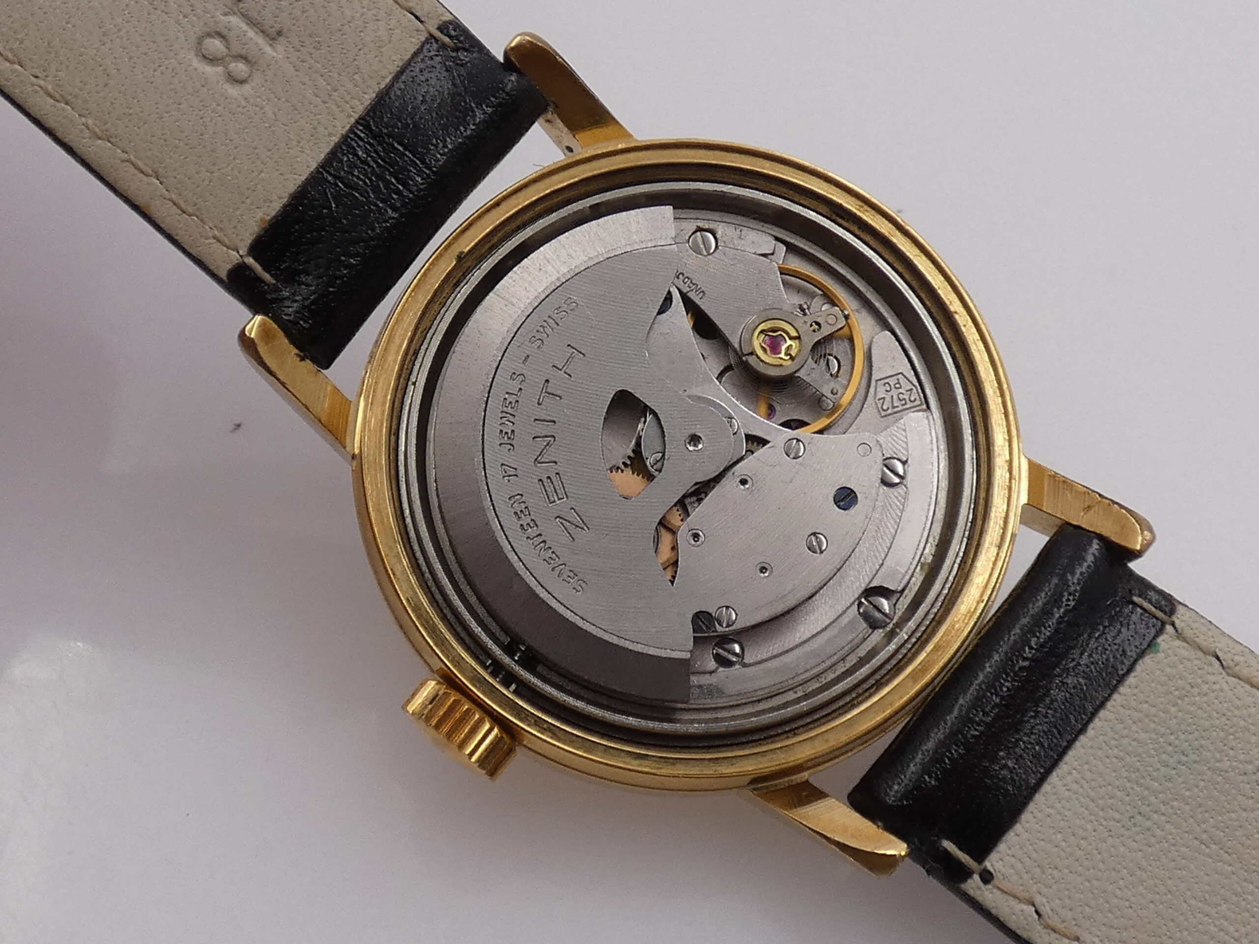 Valutazione orologio hotsell zenith oro usato