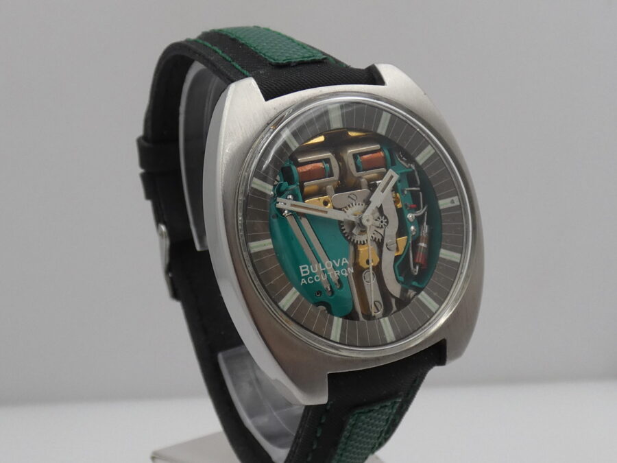 Bulova Accutron Spaceview Tonneau M9 38 mm Acciaio ANNI '70 - immagine 10