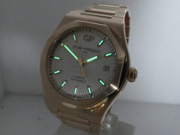 Untouched Girard Perregaux Laureato 38mm Automatic Oro Rosa 18Kt With PAPERS LIKE NEW Anno 2019 Never Polished