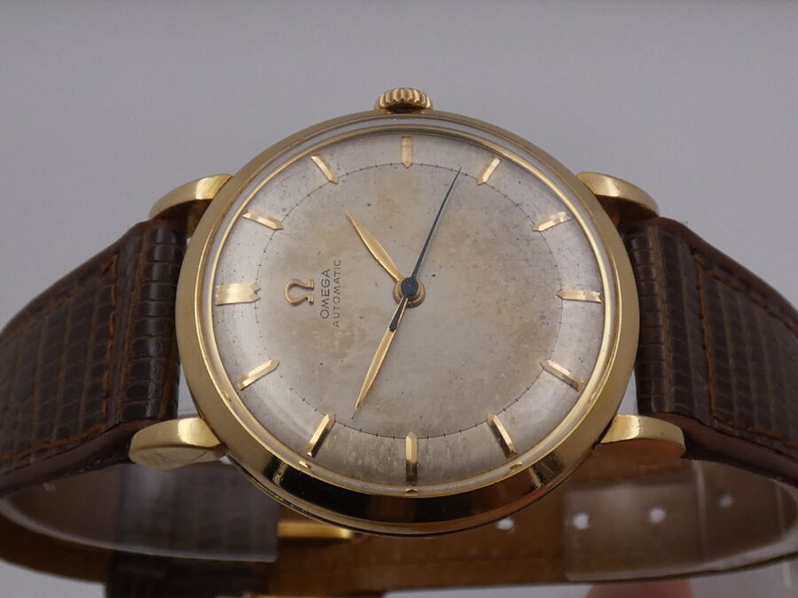 Omega Bumper Automatic Oro 18 Kt ANNO 1944 Leaf Hands Vintage