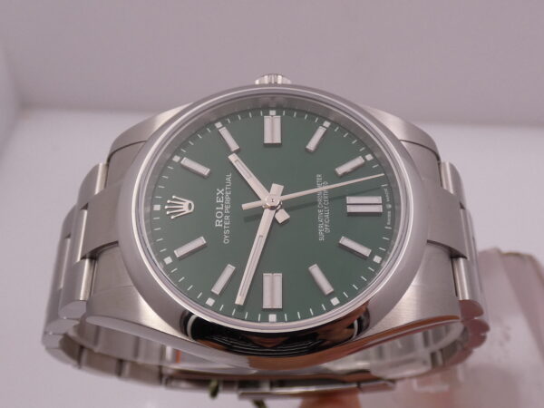 Rolex Oyster Perpetual 41 124300 GREEN NEW Anno 2025 Full Set Italia NEW BOX Automatico Mai indossato