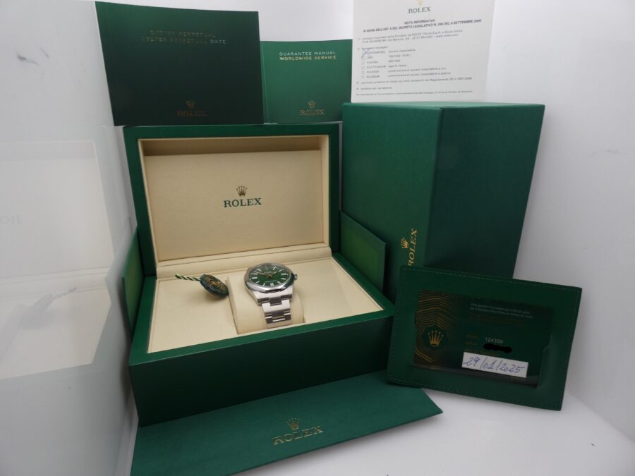 Rolex Oyster Perpetual 41 124300 GREEN NEW Anno 2025 Full Set Italia NEW BOX Automatico Mai indossato - immagine 12