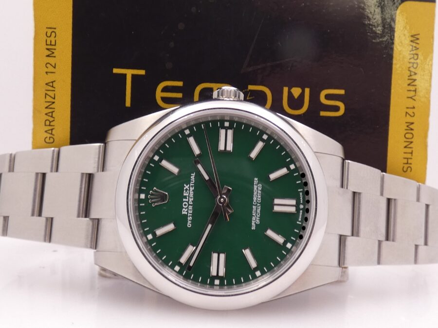 Rolex Oyster Perpetual 41 124300 GREEN FULL STICKERED Anno 2021 BOX&PAPERS Automatico Acciaio - immagine 2