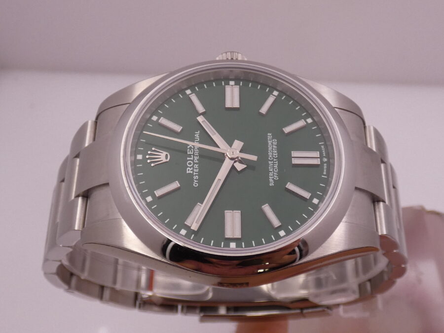 Rolex Oyster Perpetual 41 124300 GREEN FULL STICKERED Anno 2021 BOX&PAPERS Automatico Acciaio