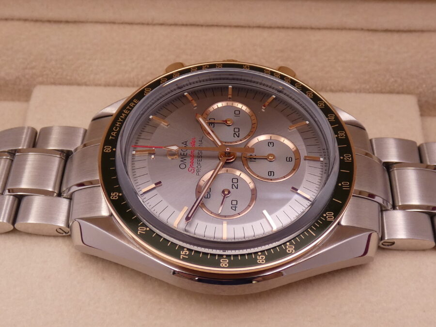 Cronografo Omega Speedmaster Tokyo 2020 LIKE NEW Oro Sedna 18Kt & Acciaio GREEN BEZEL With BOX Olympic Collection Edizione Limitata 2020pz - immagine 11