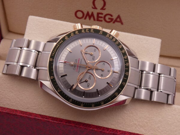 Cronografo Omega Speedmaster Tokyo 2020 LIKE NEW Oro Sedna 18Kt & Acciaio GREEN BEZEL With BOX Olympic Collection Edizione Limitata 2020pz