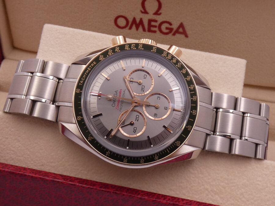 Cronografo Omega Speedmaster Tokyo 2020 LIKE NEW Oro Sedna 18Kt & Acciaio GREEN BEZEL With BOX Olympic Collection Edizione Limitata 2020pz - immagine 10