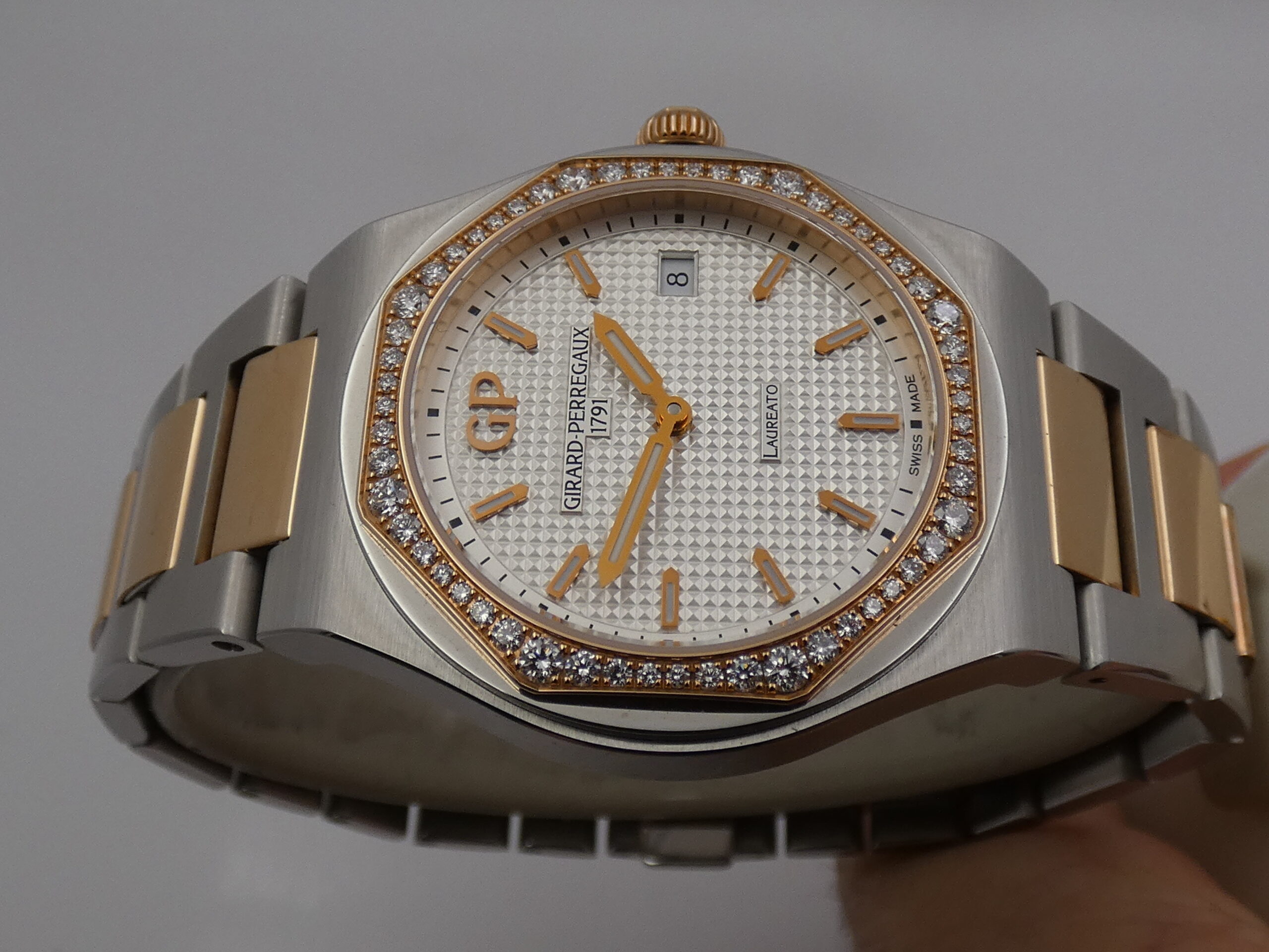 Girard Perregaux Laureato 34 Diamonds Bezel 0.82ct Acciaio & Oro Rosa 18Kt With PAPERS YEAR 2017 TOP CONDITION 56 Factory Diamonds FOR Ladies Ref. 80189D56A132-56A