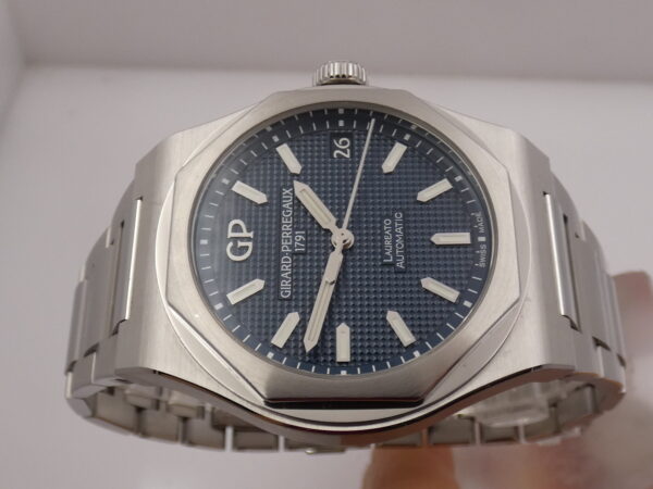 Girard Perregaux Laureato 81010 WITH PAPERS Anno 2021 TOP CONDITION Guillochè Blue Dial Automatico Acciaio