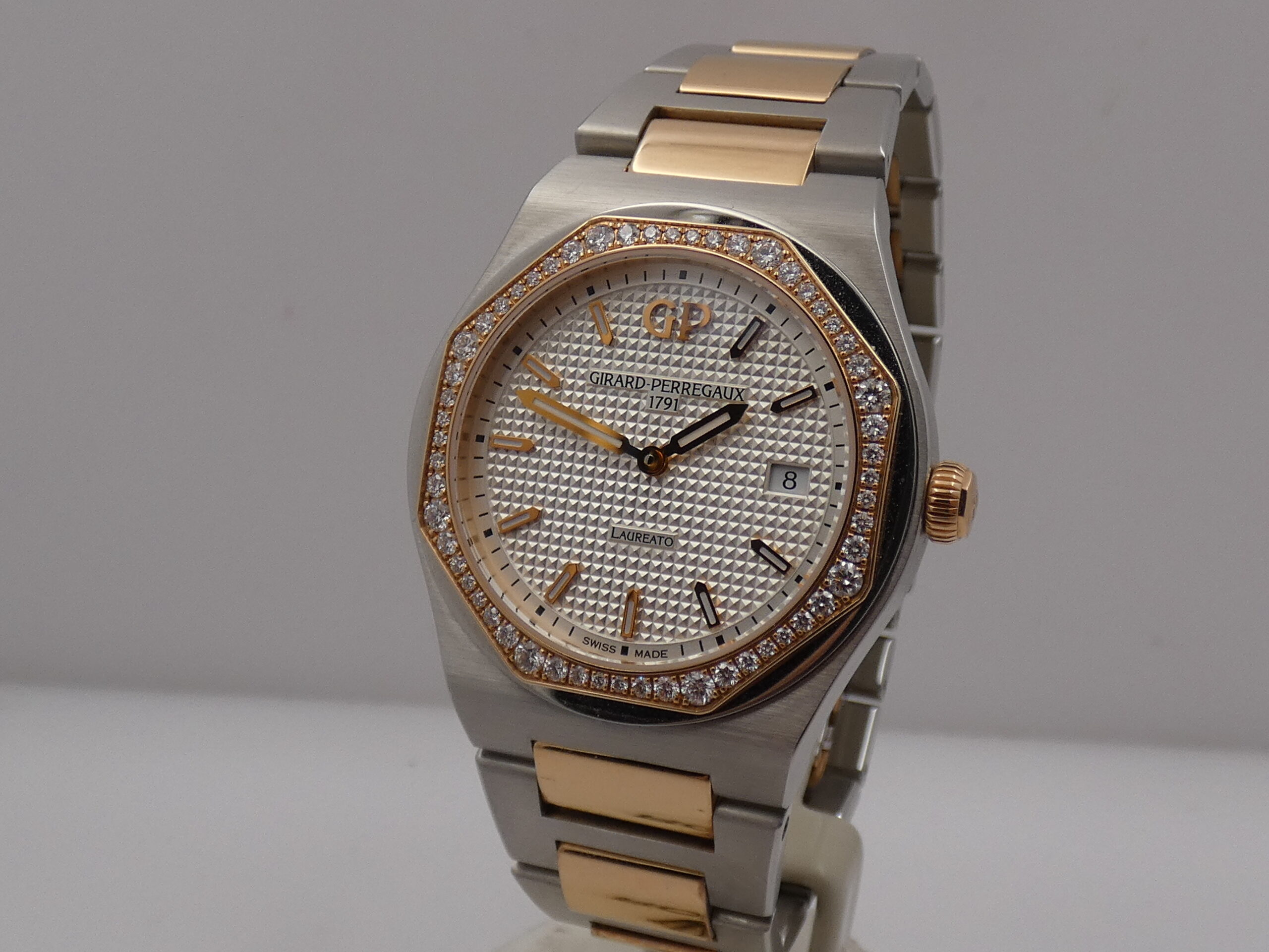 Girard Perregaux Laureato 34 Diamonds Bezel 0.82ct Acciaio & Oro Rosa 18Kt With PAPERS YEAR 2017 TOP CONDITION 56 Factory Diamonds FOR Ladies Ref. 80189D56A132-56A - immagine 9