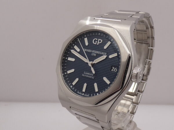 Girard Perregaux Laureato 81010 WITH PAPERS Anno 2021 TOP CONDITION Guillochè Blue Dial Automatico Acciaio