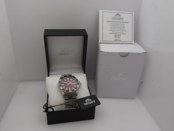 Orient Kamasu Mako III RED Automatic Day-Date BOX&PAPERS Febbraio 2025 Acciaio Ref. RA-AA0003R