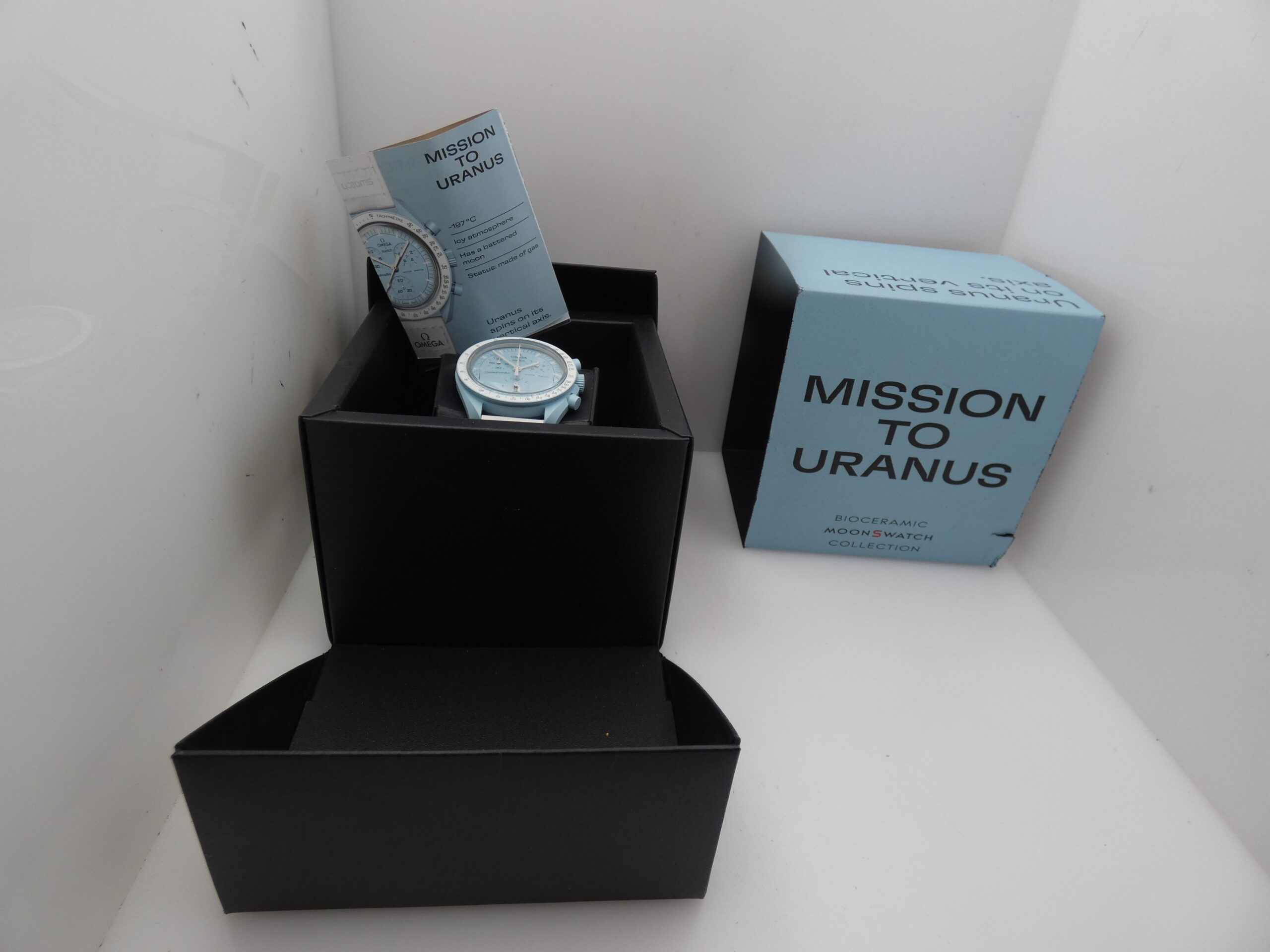 Cronografo Swatch Moonswatch x Omega "Mission To Uranus" WITH BOX Bioceramic Case Ref. SO33L100 Edizione Speciale - immagine 13