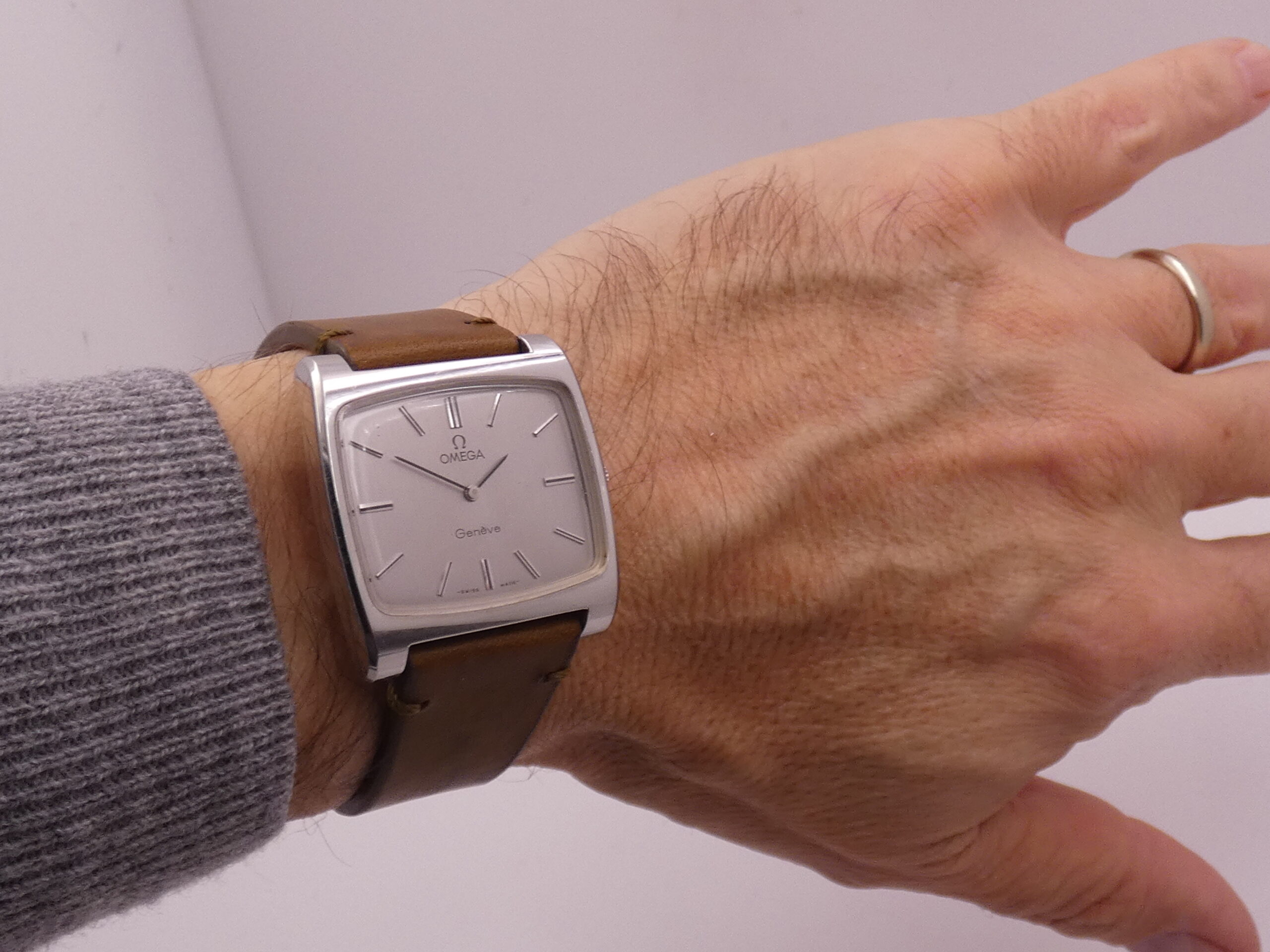 Omega Genève De Cuerda TV Case Oversize 111.0109 Carica Manuale ANNO 1973 Acciaio Vintage Watch - immagine 12