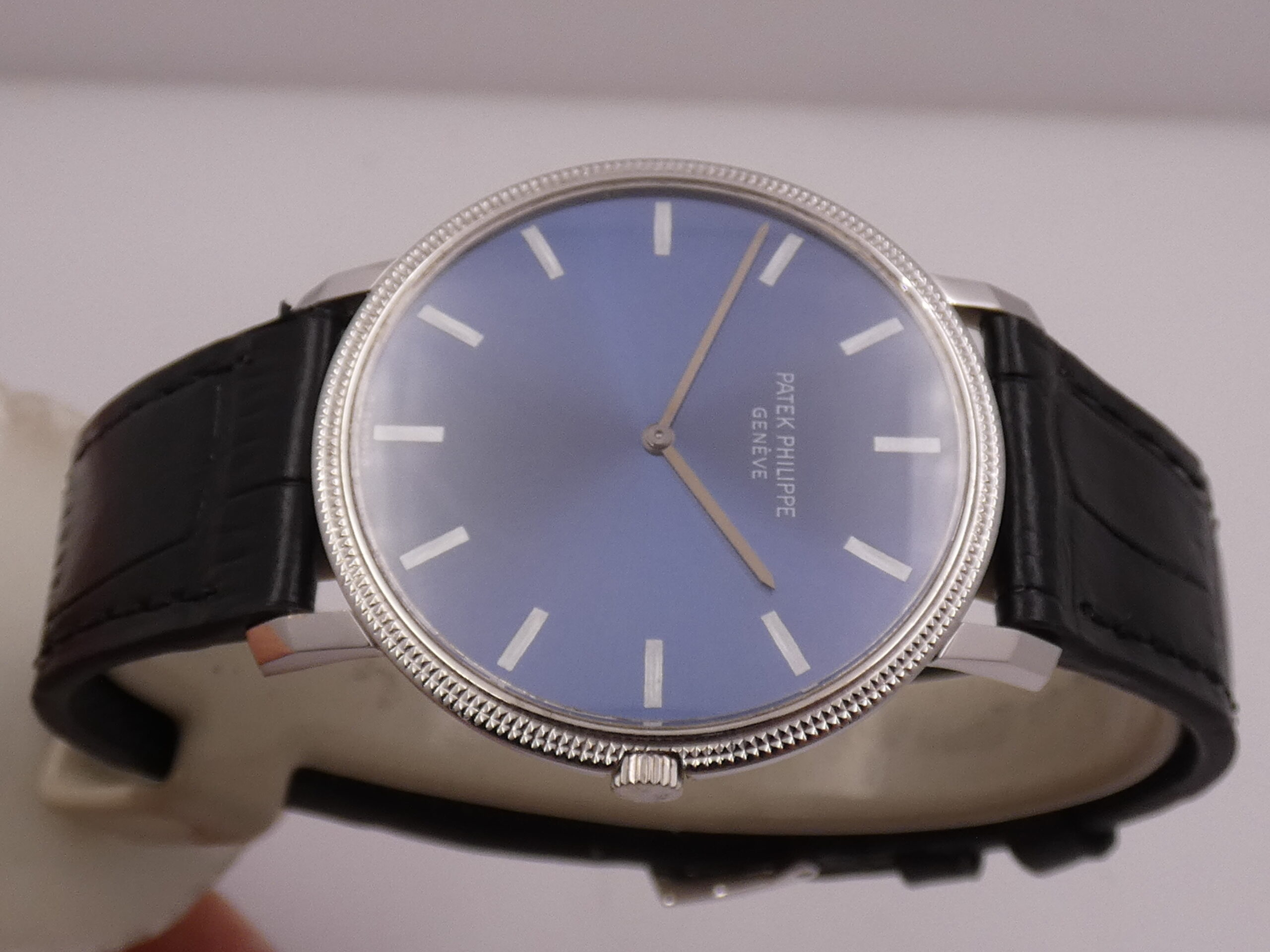 Patek Philippe Calatrava Ultra Thin 3590 Automatic SIGMA Blue Dial 18Kt White Gold MINT CONDITION 21Kt Gold Rotor Clous de Paris Bezel YEARS '70s - immagine 3