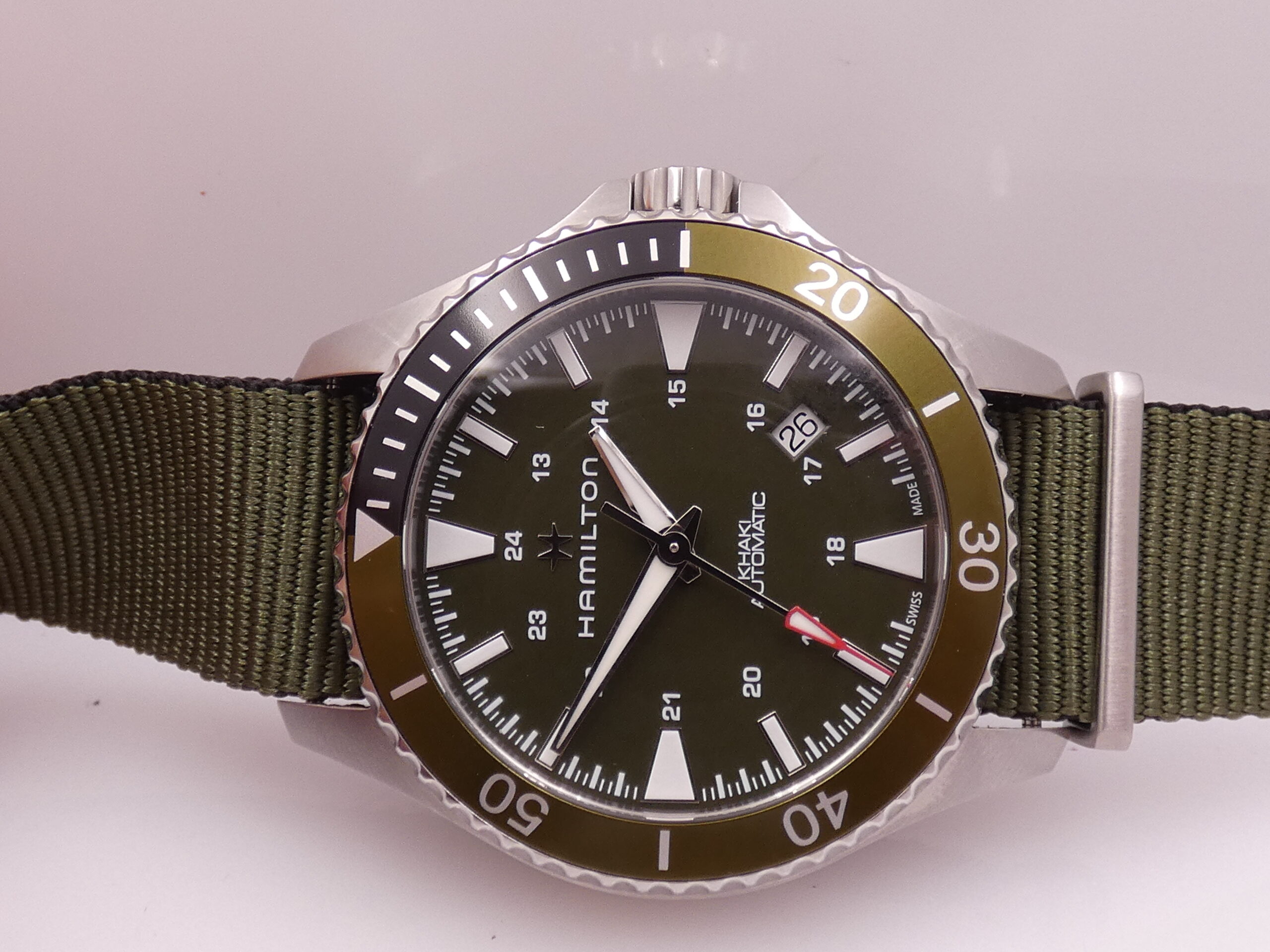 Hamilton Khaki Navy Scuba Green NEW BOX&PAPERS Automatico Mai Indossato Acciaio H82375961 - immagine 5