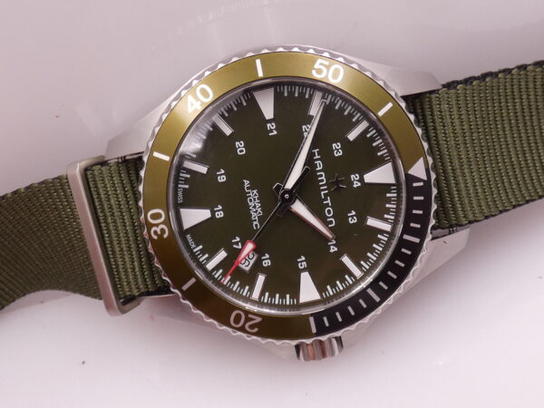 Hamilton Khaki Navy Scuba Green NEW BOX&PAPERS Automatico Mai Indossato Acciaio H82375961