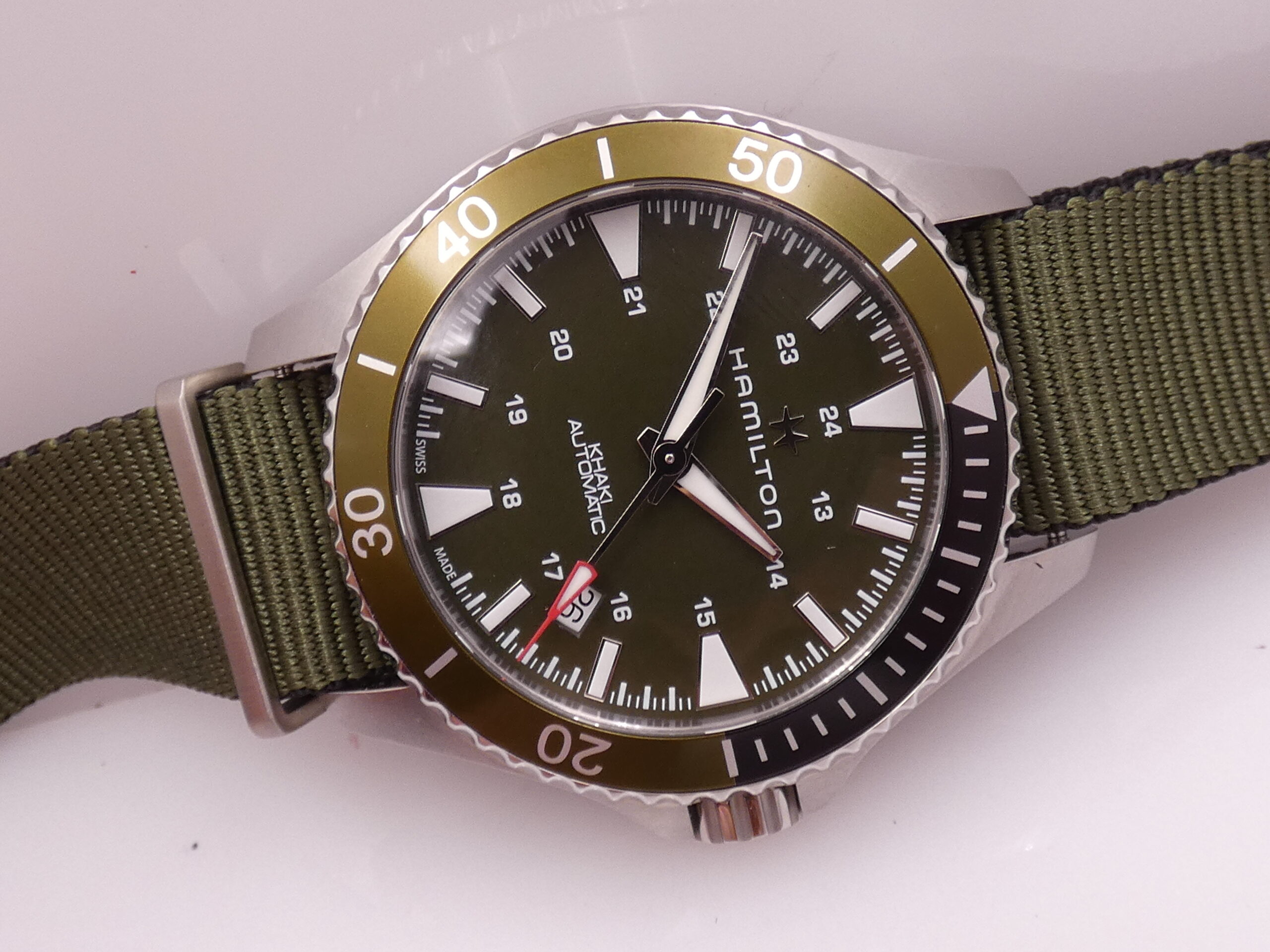 Hamilton Khaki Navy Scuba Green NEW BOX&PAPERS Automatico Mai Indossato Acciaio H82375961 - immagine 8