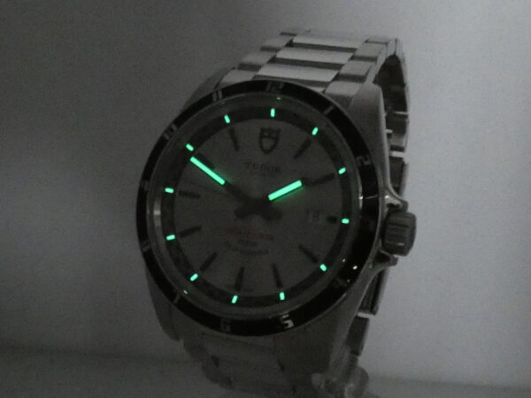 Tudor Grantour Date 20500N NEW OLD STOCK With BOX Automatico Mai indossato Braccialato