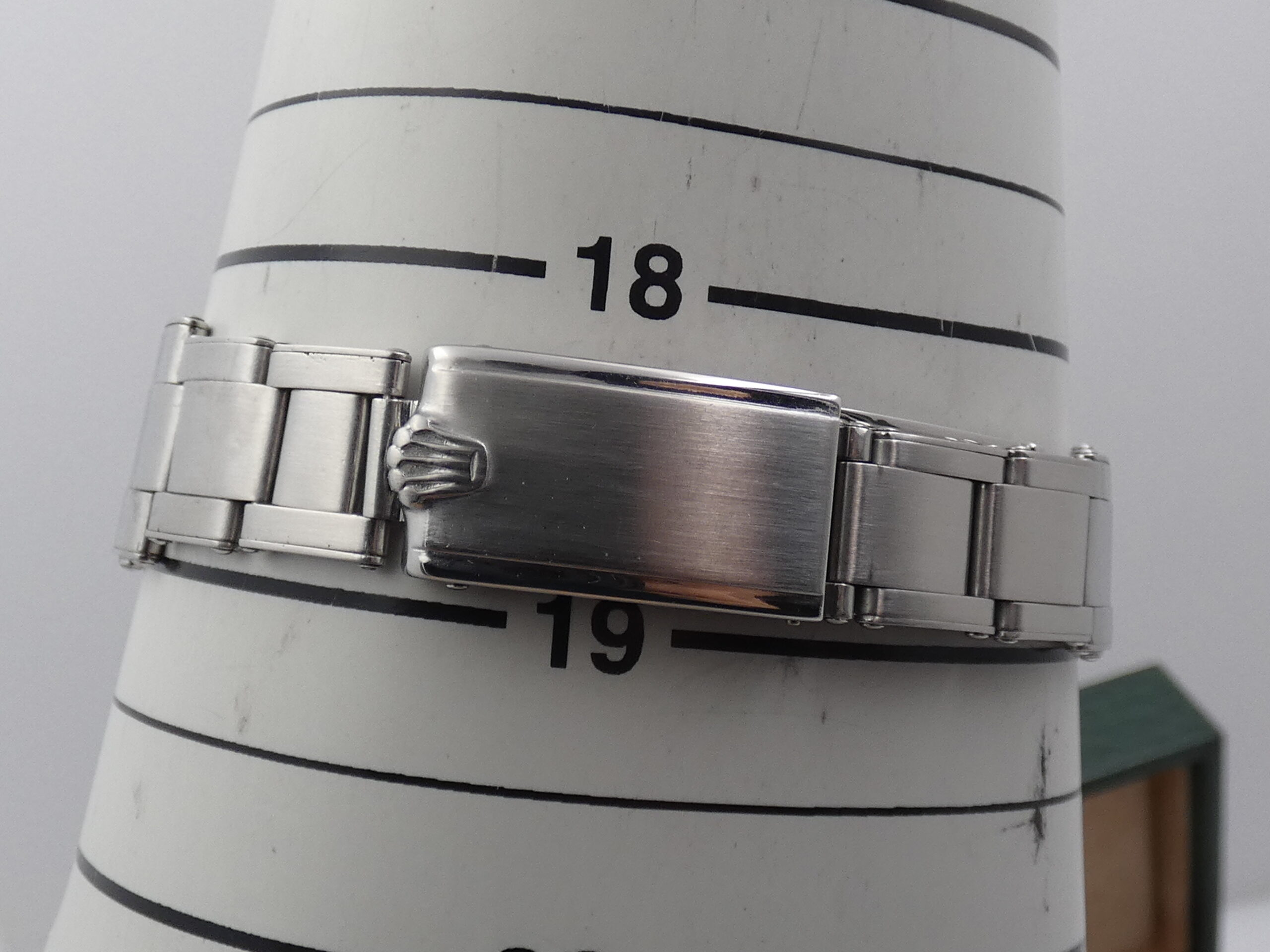 Rolex Oyster Perpetual Date 6530 'Roulette' Shark Tooth Dial Anno 1955 Bracciale Rivettato Automatico Rotore a Farfalla - immagine 12