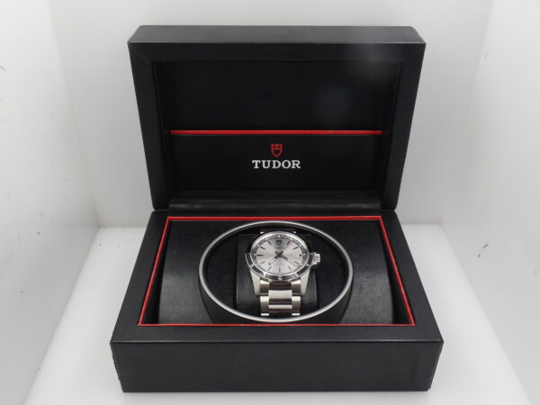 Tudor Grantour Date 20500N NEW OLD STOCK With BOX Automatico Mai indossato Braccialato