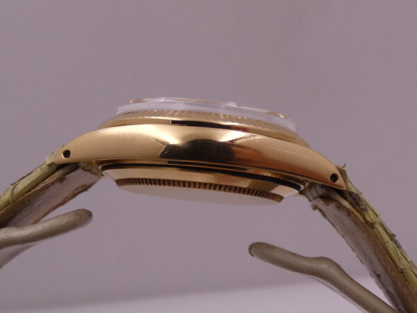 Rolex Oyster Perpetual Date 31 Mid-Size 6827 TOP CONDITION Oro Massiccio 18Kt LINEN DIAL Anno 1972 Automatico Vintage