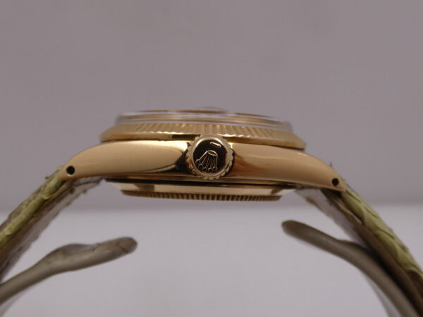 Rolex Oyster Perpetual Date 31 Mid-Size 6827 TOP CONDITION Oro Massiccio 18Kt LINEN DIAL Anno 1972 Automatico Vintage