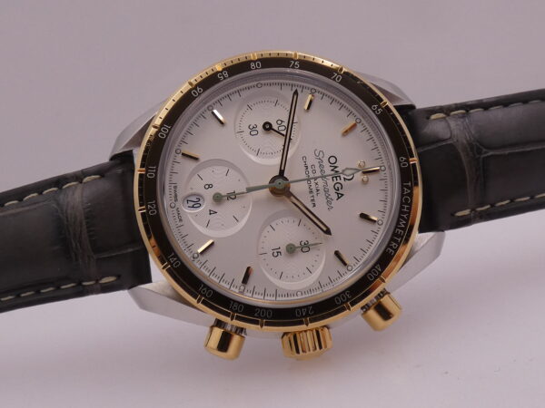 Cronografo Omega Speedmaster Co-Axial Lunetta Oro 18Kt BOX&PAPERS TOP CONDITION Anno 2022 Automatico 324.23.38.50.02.001