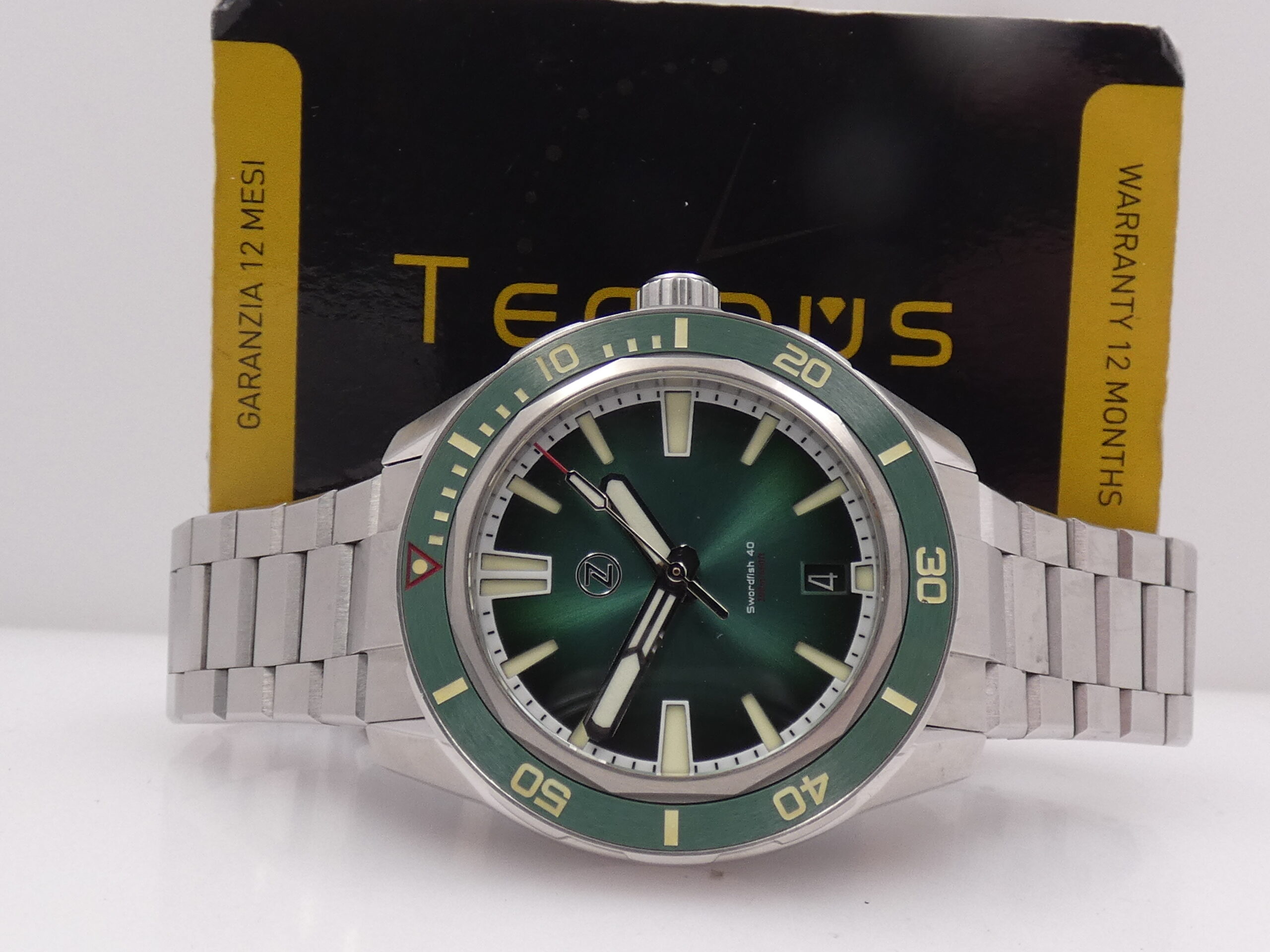 Zelos Swordfish 40 200m LIKE NEW BOX&PAPERS Anno 2021 Quadrante & Ghiera Verde Smeraldo Limited Edition 200pcs al Mondo - immagine 2