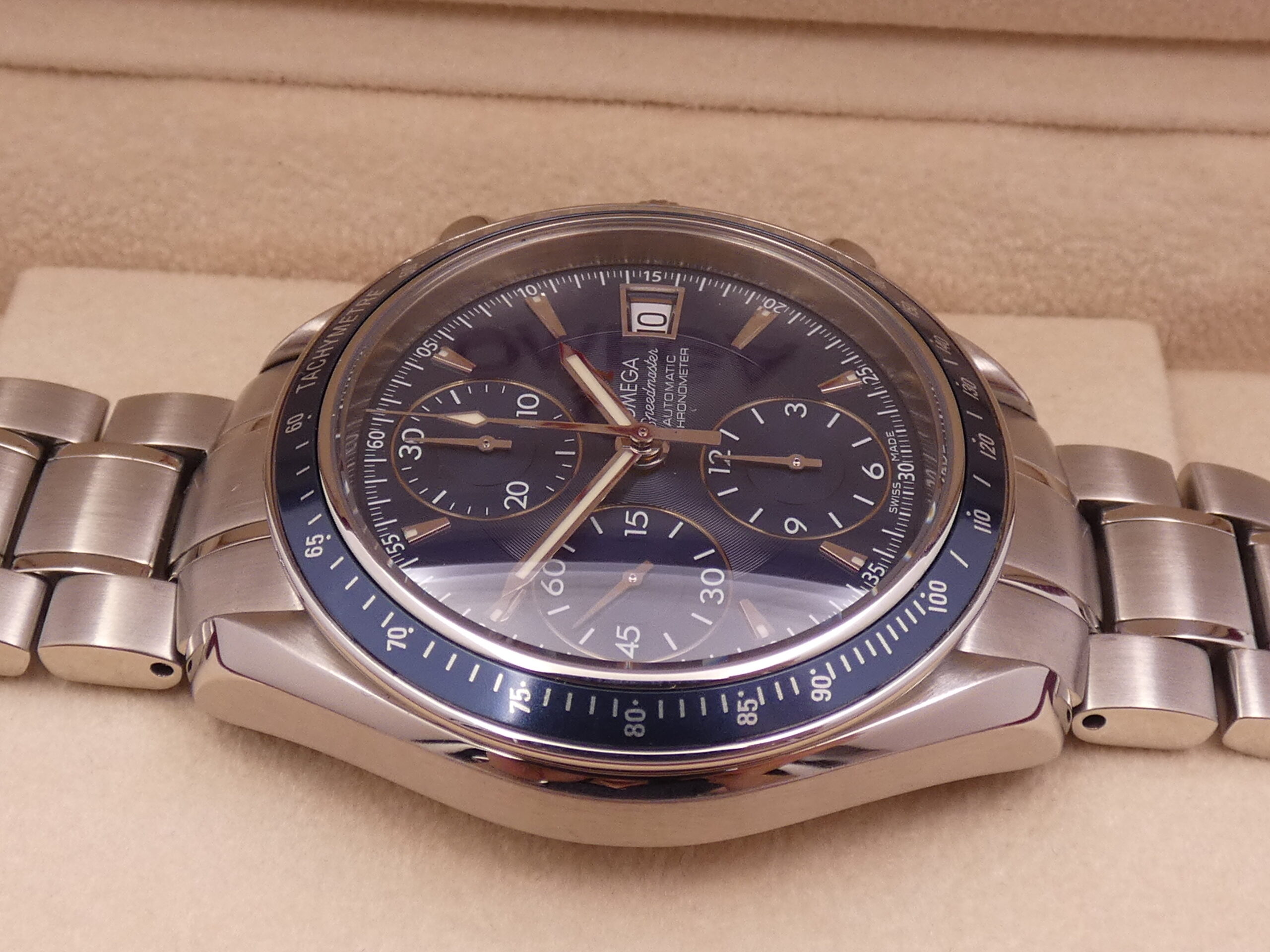 Cronografo Omega Speedmaster Date BLUE DIAL WITH PAPERS Anno 2017 Automatico Acciaio 3212.80.00 - immagine 10